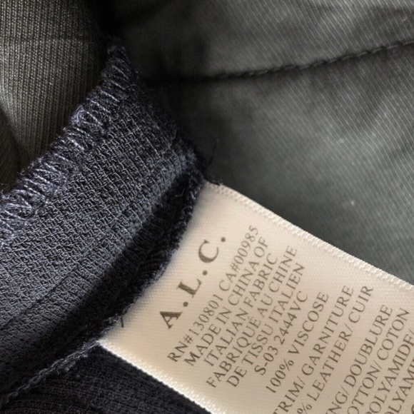 EUC A.L.C Navy Emily Gaucho Belted pants. Zipper fly. Size 4. - Picture 4 of 16